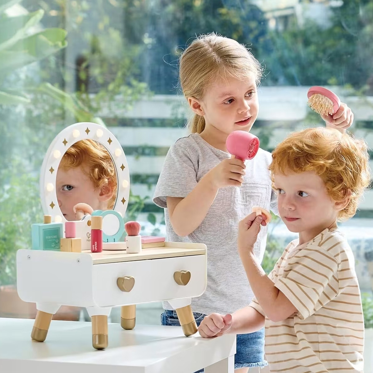 Hape sto za šminkanje