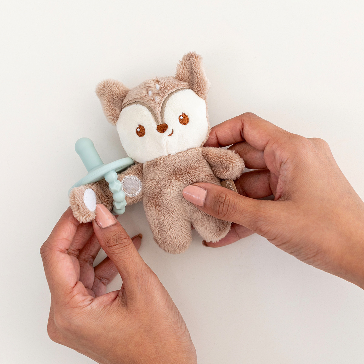 Infantino plišani jelen za lažu