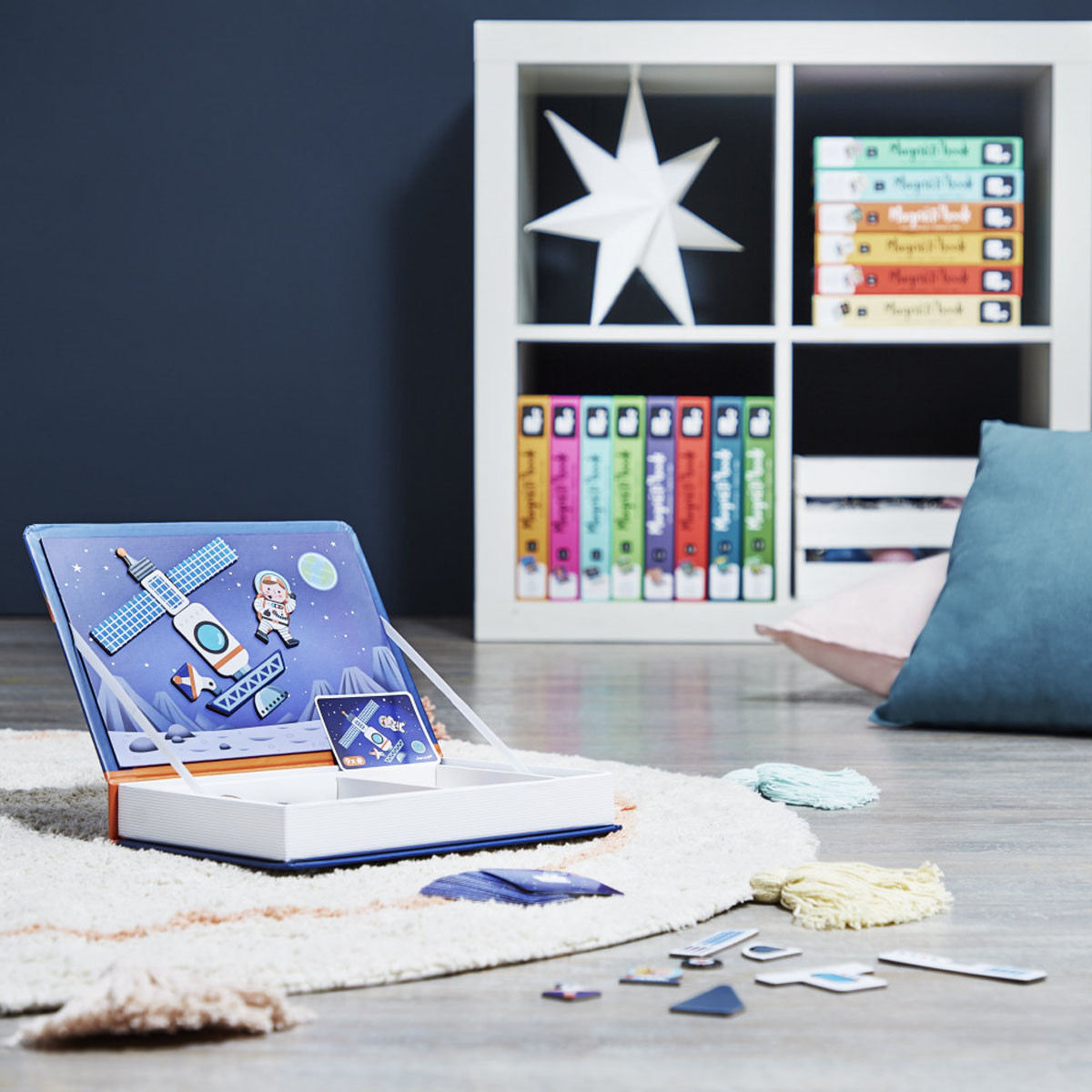 Janod magnetna knjiga-kosmos