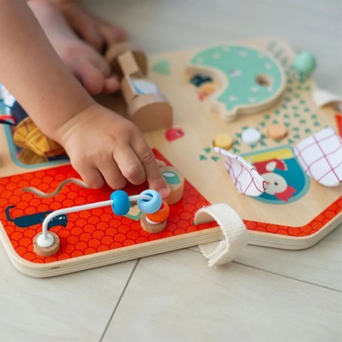 Lilliputiens drvena aktivna tabla farma