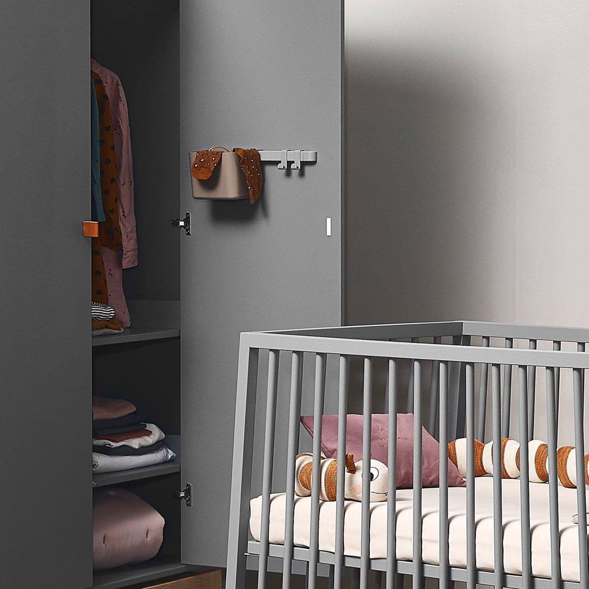 Leander organizator, Dusty Grey