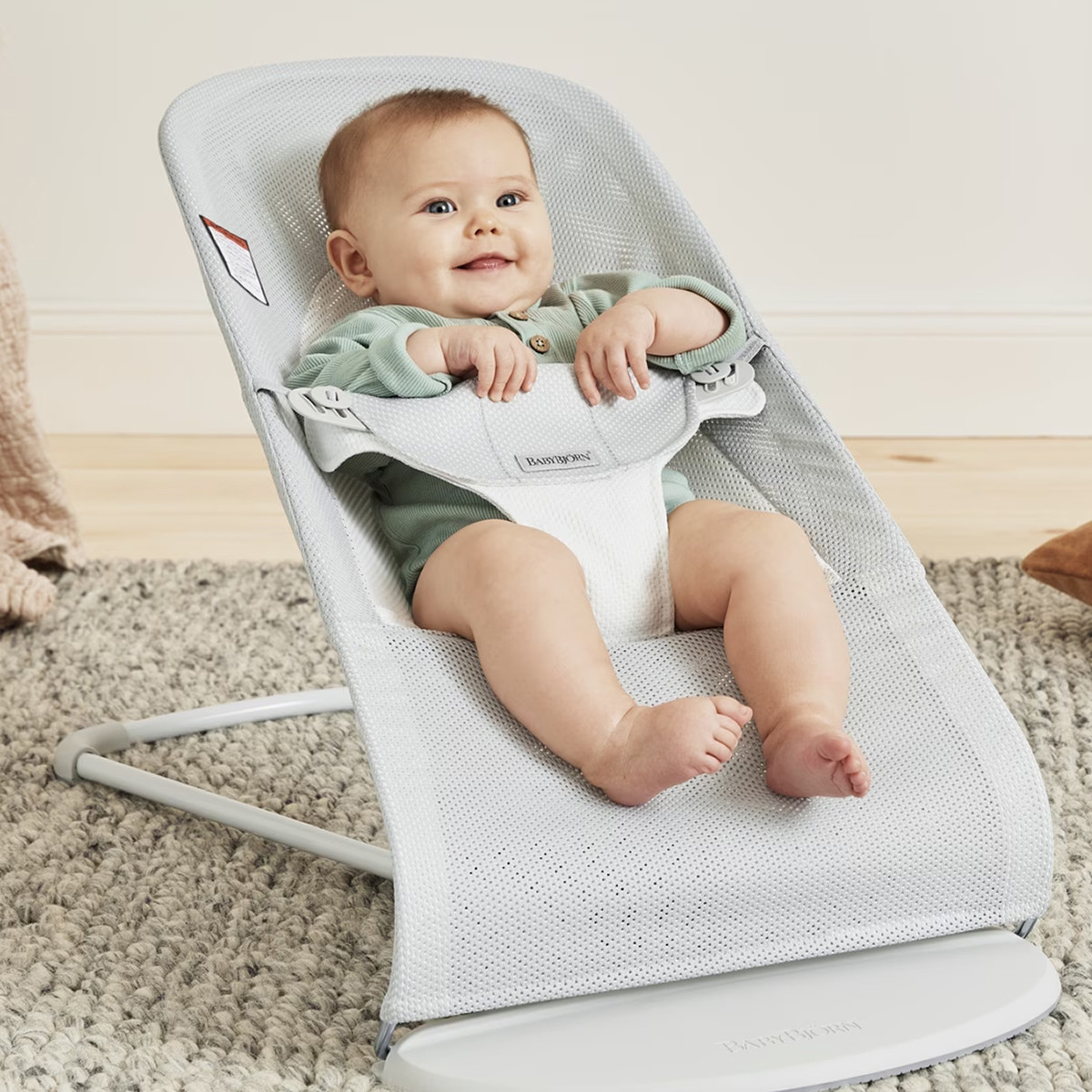 BabyBjörn njihalica Soft siva