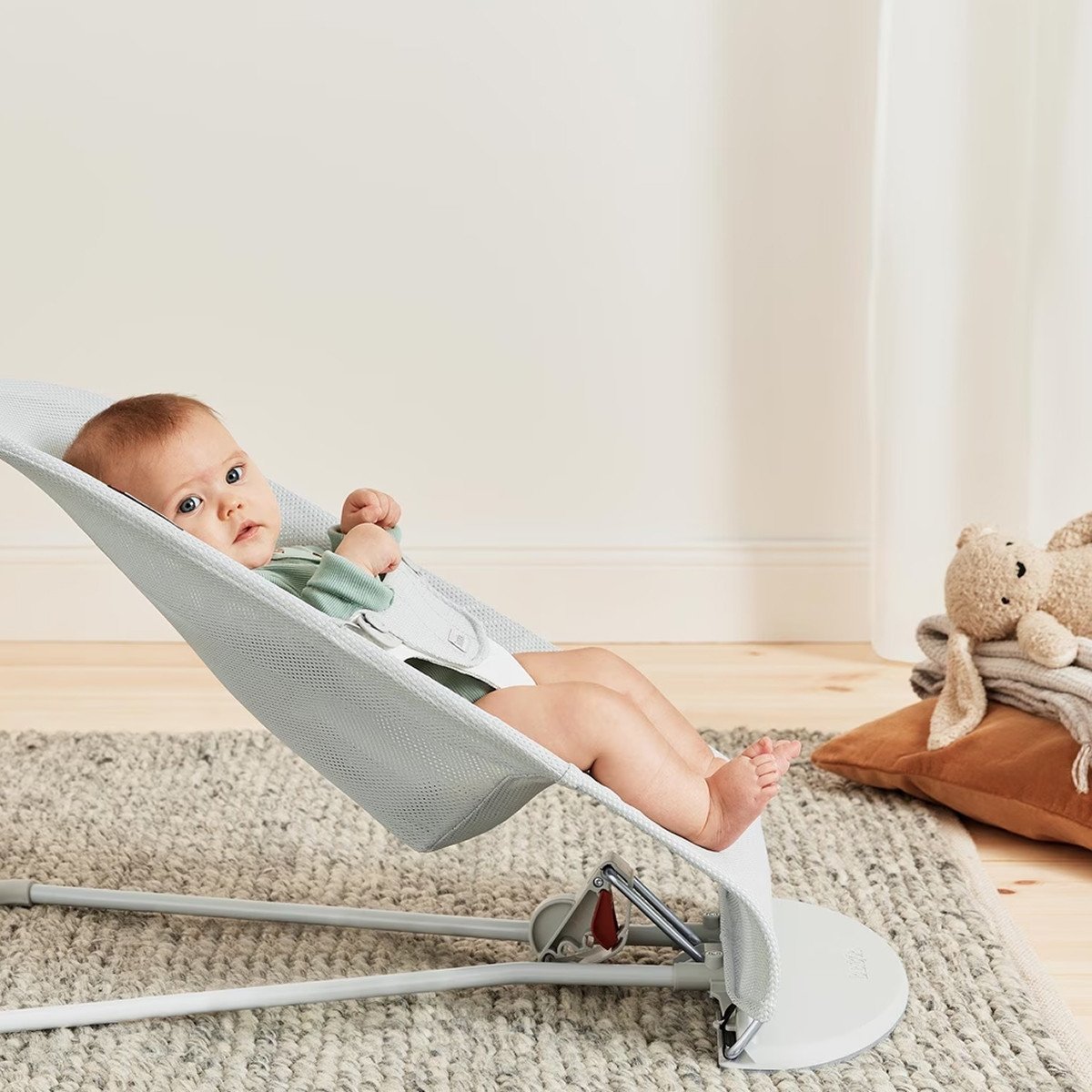 BabyBjörn njihalica Soft siva