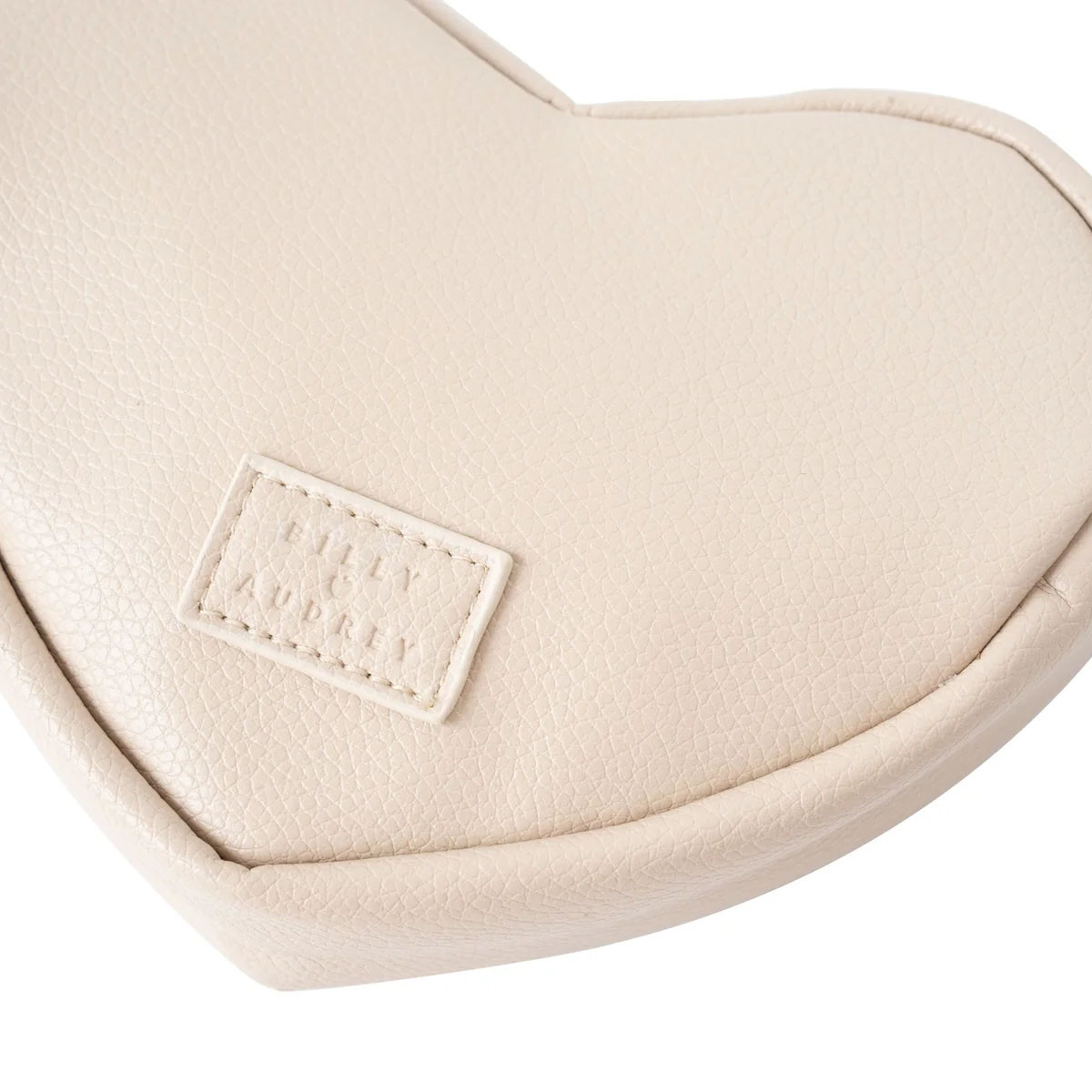 Billy loves Audrey torbica