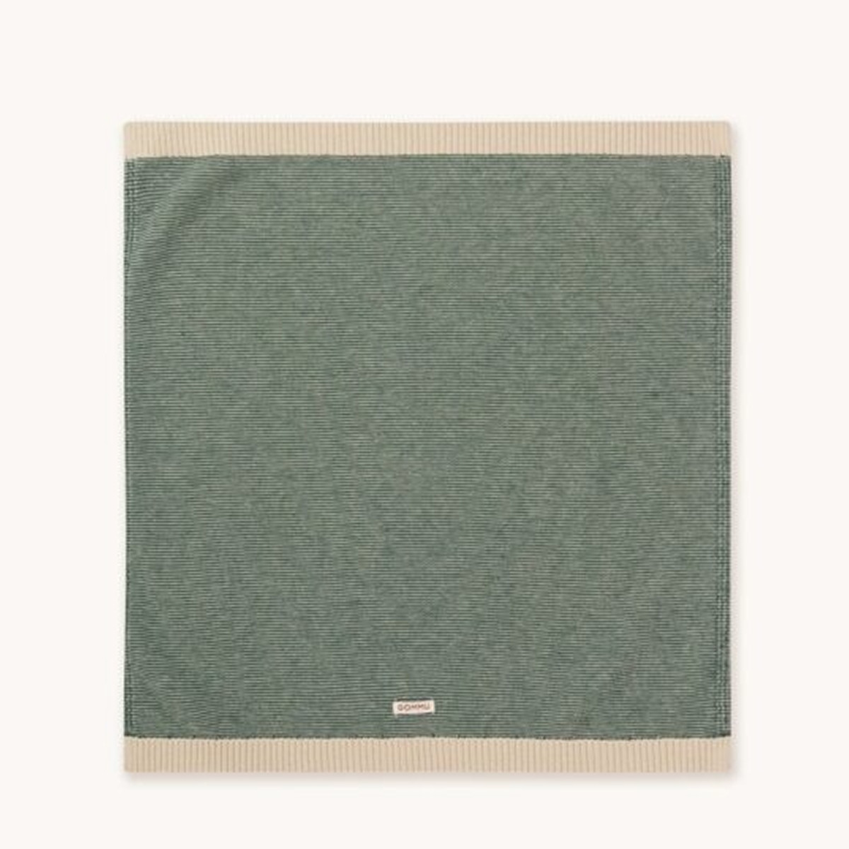 Gommu garderoba za lutku