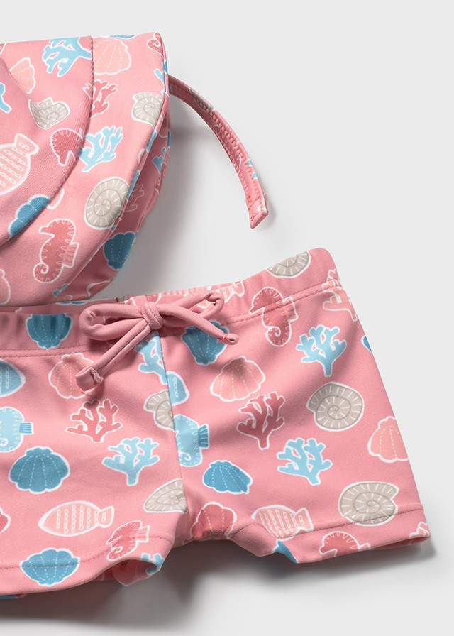 Mayoral kupaće kostimom i šeširom