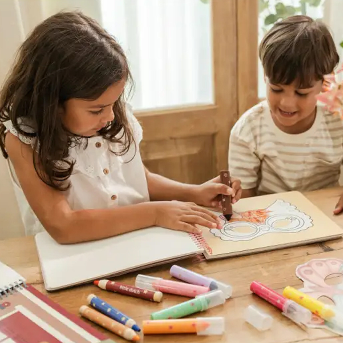 Little Dutch magična bojanka sa makazama