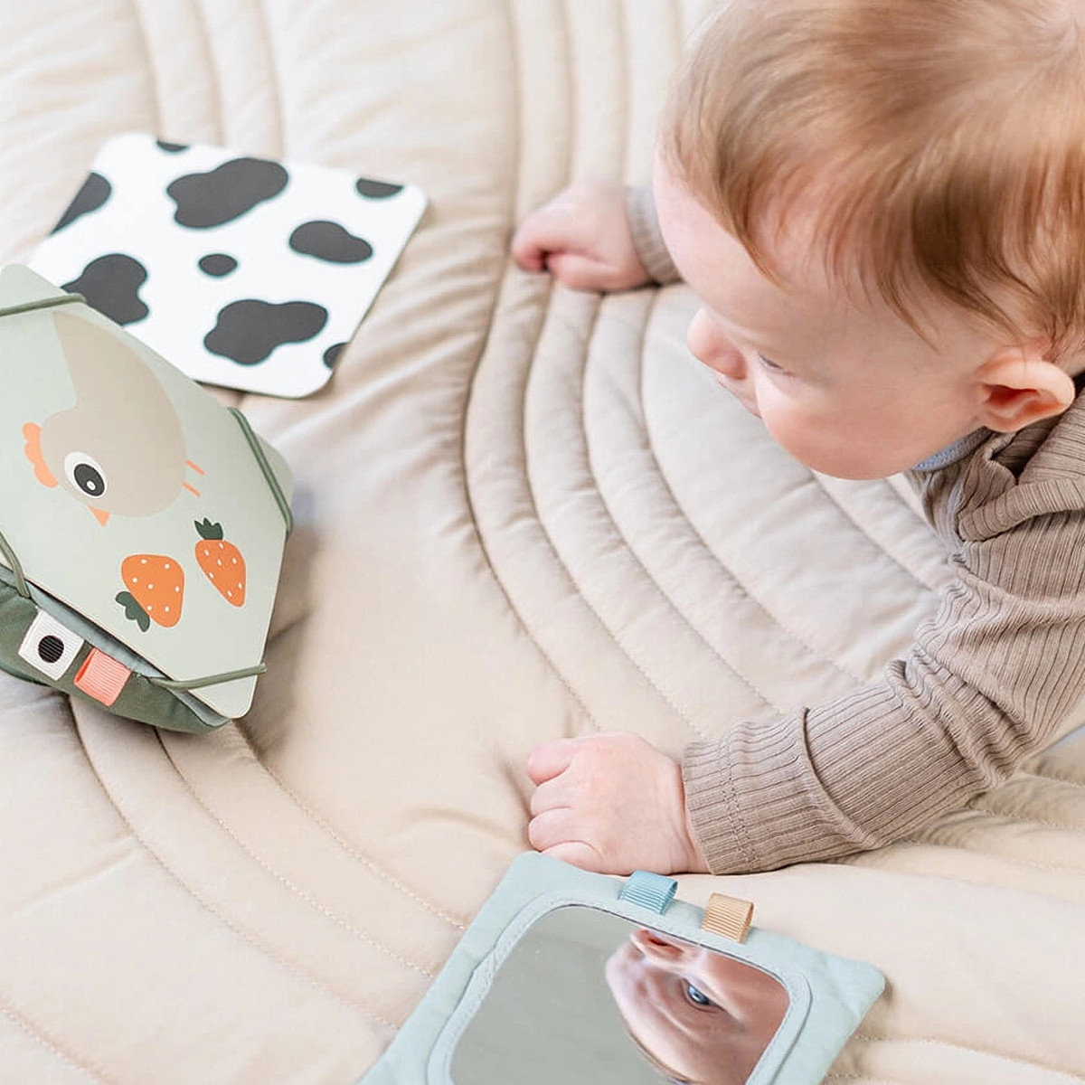 Done By Deer igračka kartice i ogledalo