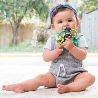 Infantino zvečka sa glodalicama Sfera