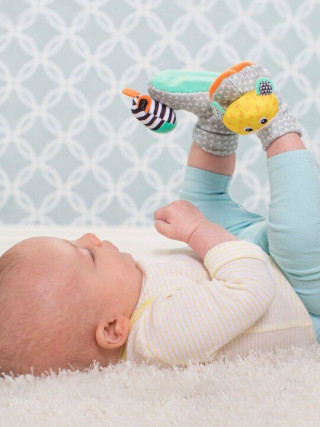 Infantino zvečka za stopala