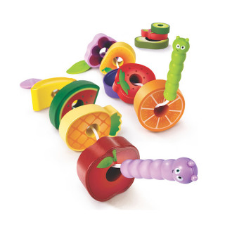 Hape drveno voće na kanapu