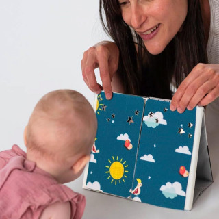 Taf toys edukativna knjiga saogledalom