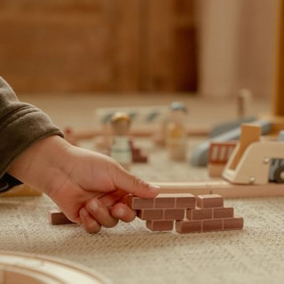 Little Dutch drveno gradilište sa kranom, 51x47x44cm