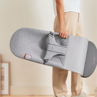 BabyBjörn njihalica Bliss 3D svetlo siva