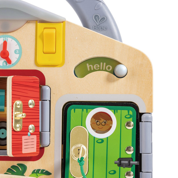 Hape drvena kućica sa bravama