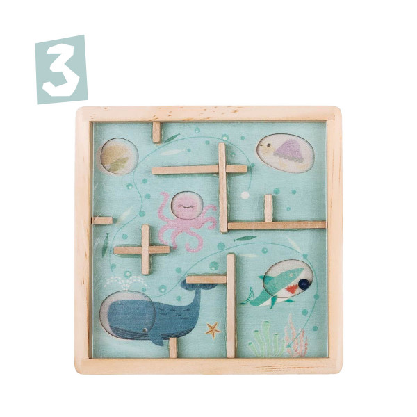 Lule igra sa kuglicom lavirint