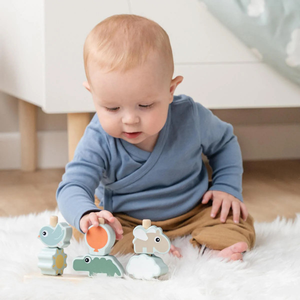 Done by Deer drvene figure