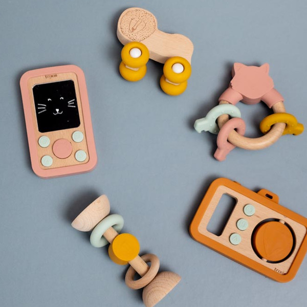 Trixe drveni telefon maca