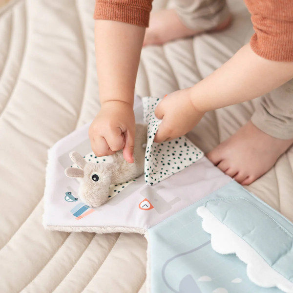 Done by Deer plišana knjiga