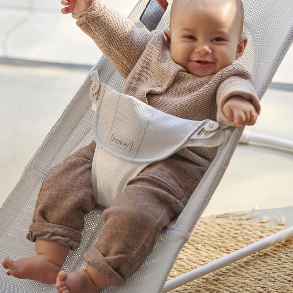 BabyBjörn njihalica Soft siva
