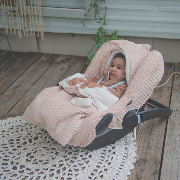 Koeka zimska navlaka/dunjica za auto sedište i kolica