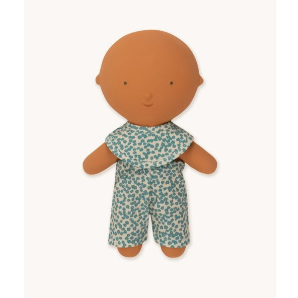 Gommu garderoba za lutku