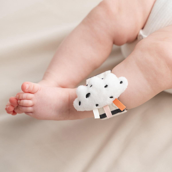 Done by Deer narukvica zvečka